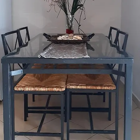 Polideros Seafront Apartment Pondi